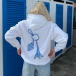 Le sweat à capuche Paris